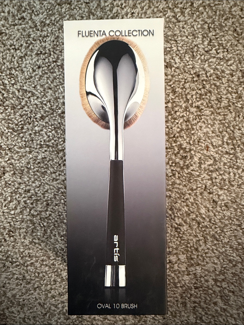 artis Fluenta Collection Oval 10 Brush in Black and Silver